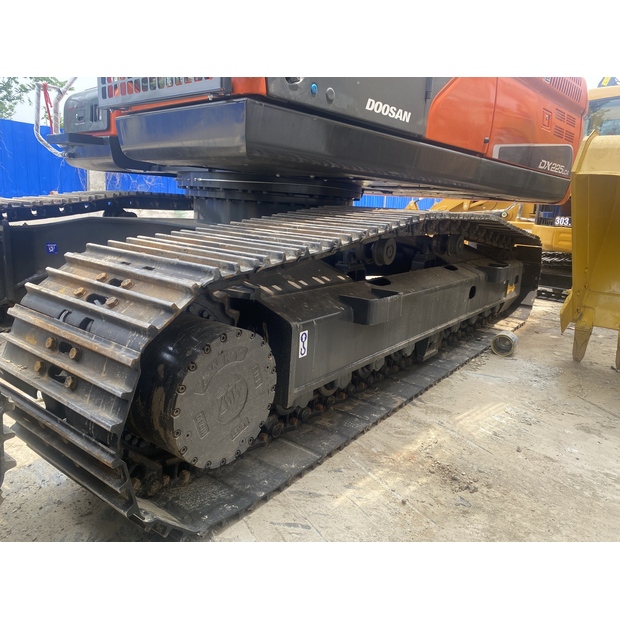 2025 Doosan DX225LCA-41619196