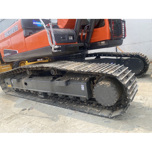 2025 Doosan DX225LCA-41619197