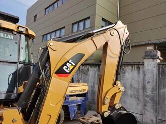 صورة ل لوادر حفارة 2020 CATERILLAR 420F