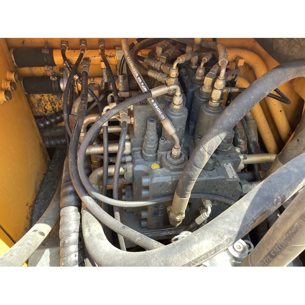 2020 Hyundai R220LC-9S-41620439