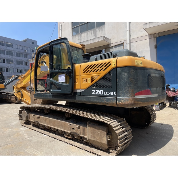 2020 Hyundai R220LC-9S-41620440