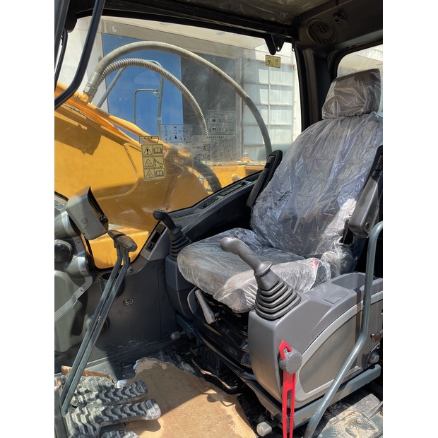 2020 Hyundai R220LC-9S-41620448