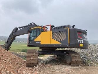 صورة ل حفارات مجنزرة 2023 فولفو EC550EL