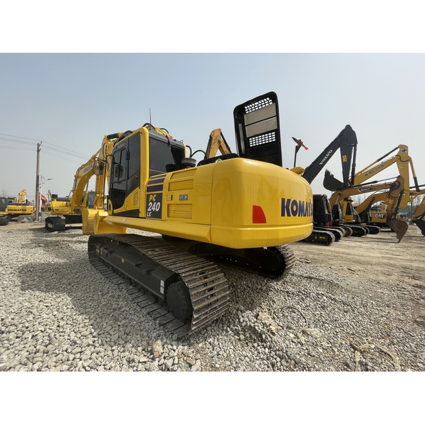 2023 كوماتسو PC240-41632801