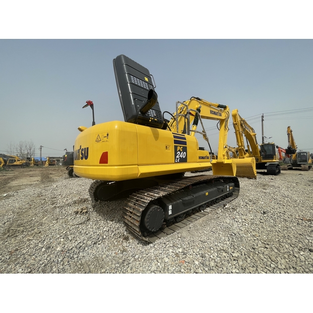 2023 كوماتسو PC240-41632805