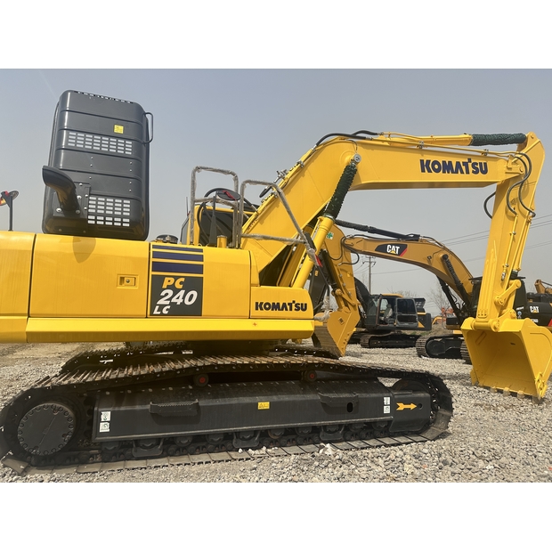 2024 كوماتسو PC240-41632808