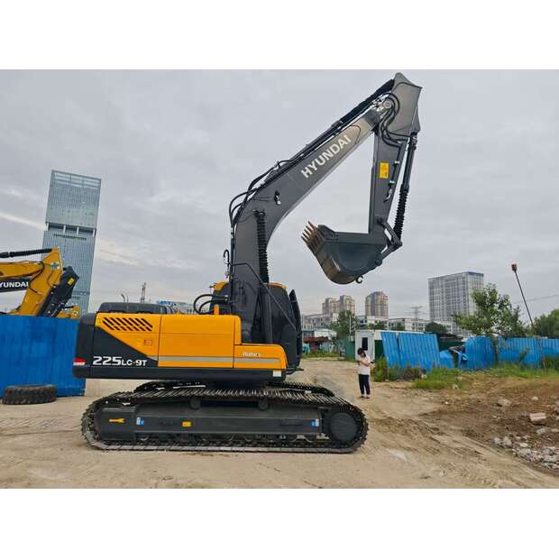 2024 Hyundai 225LC-9T-41632825