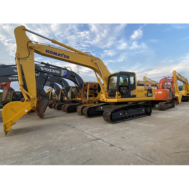2023 كوماتسو PC220-41632912