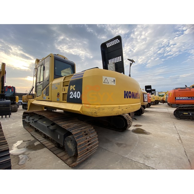 2023 Komatsu PC240-8-41632920