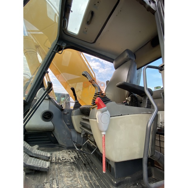 2023 Komatsu PC240-8-41632922