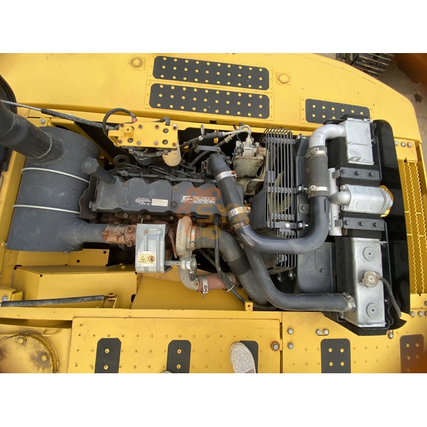 2023 Komatsu PC240-8-41632924