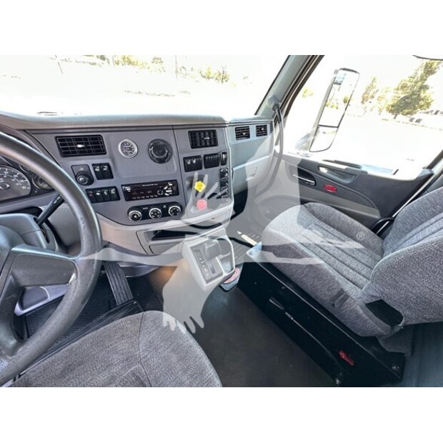 2017 بيتربلت 579-41635334