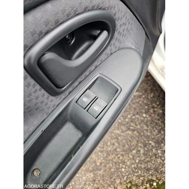 2007 Renault Clio-41648339
