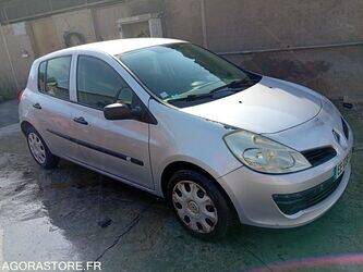 صورة ل سيارات 2005 رينو Clio للبيع في فرنسا