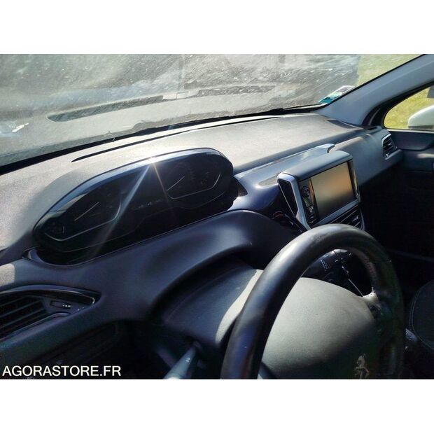 2019 Peugeot 208-41648726