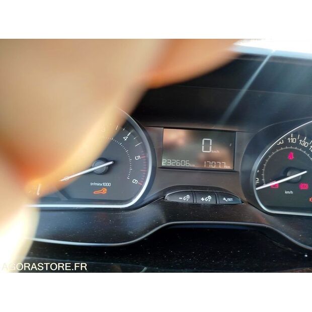 2019 Peugeot 208-41648727