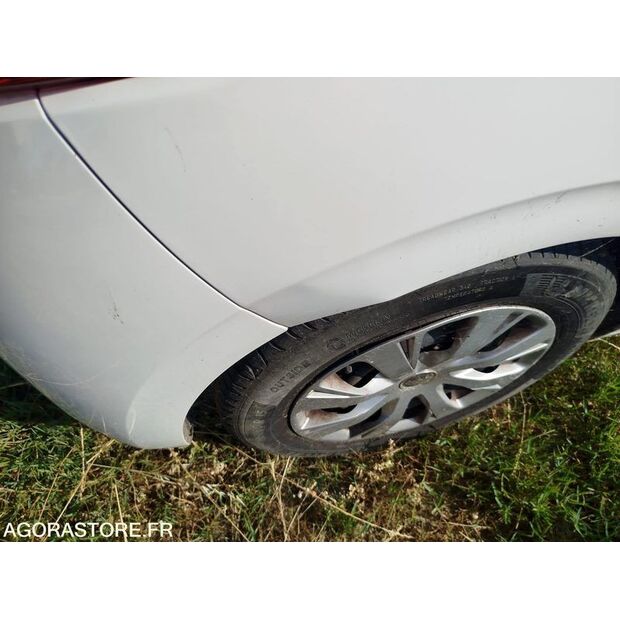 2019 Peugeot 208-41648728