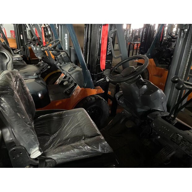 2017 Komatsu FD30T-41649251