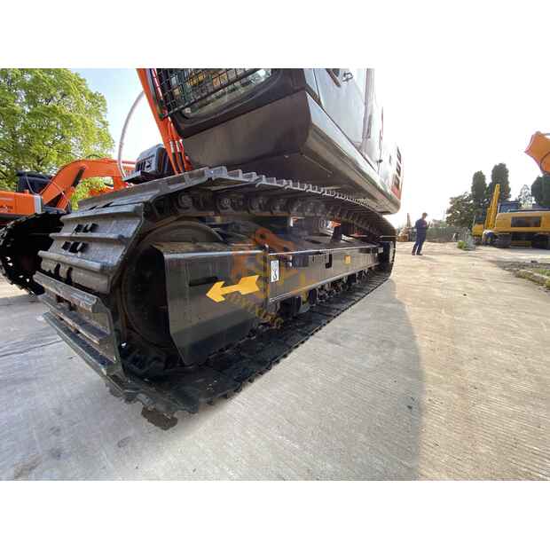 2021 Hitachi ZX200-41667913