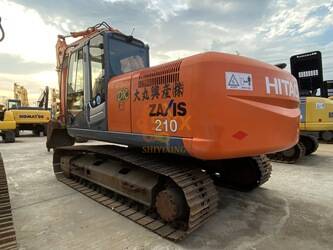 صورة ل معدات البناء 2023 هيتاشى ZX210-3