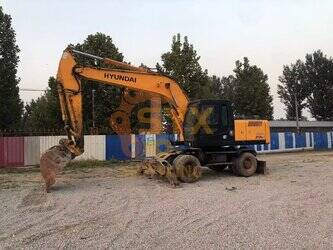 صورة ل حفارات بعجلات 2023 هيونداي 210W-7