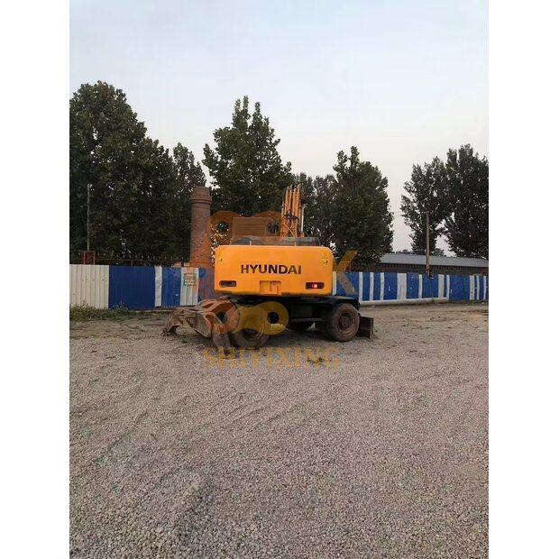 2023 هيونداي 210W-7-41668380