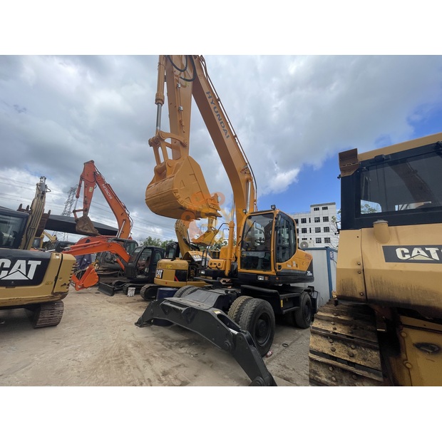 2023 Hyundai 210W-9-41668420