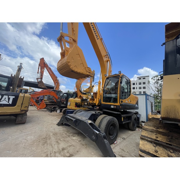 2023 Hyundai 210W-9-41668432