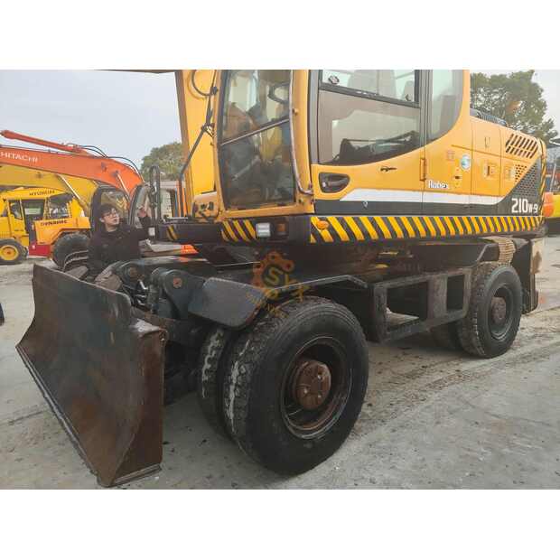 2022 Hyundai 210W-9-41668460