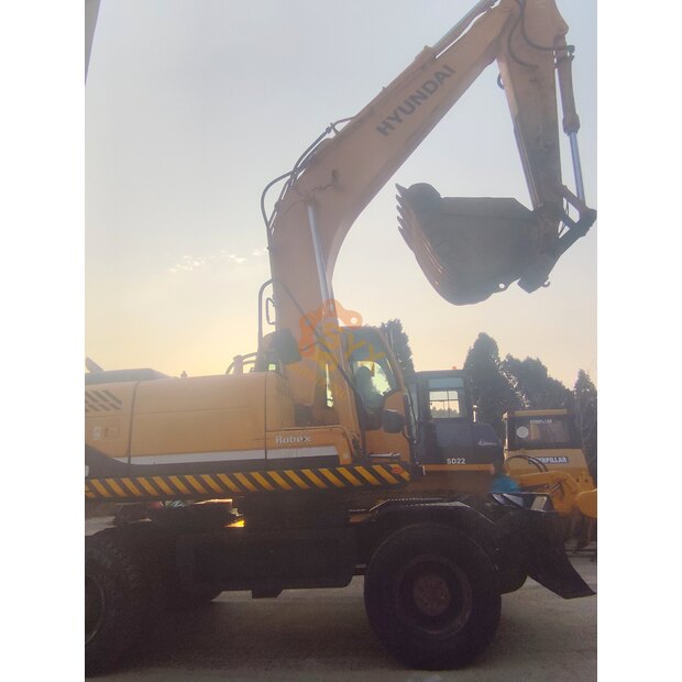 2022 Hyundai 210W-9-41668473