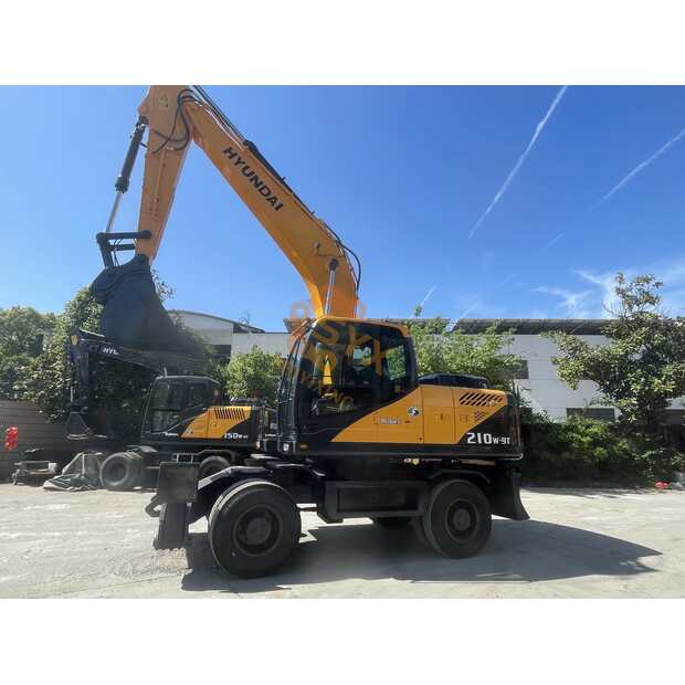 2022 Hyundai 210W-9-41668474