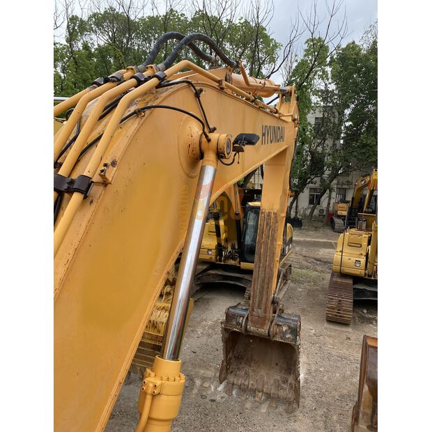 2023 Hyundai 215-9-41668506