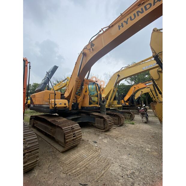 2023 Hyundai 215-9-41668509