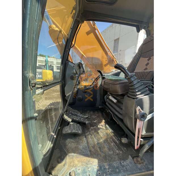2023 Hyundai 215-9-41668516