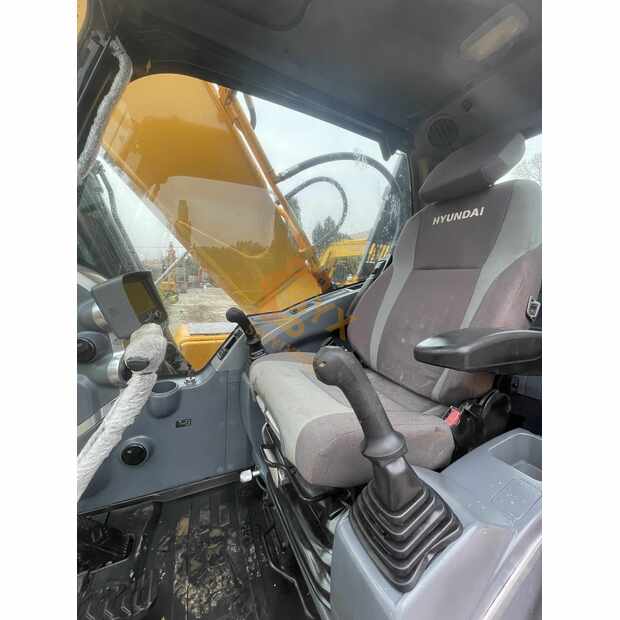 2023 Hyundai 220LC-9S-41668578