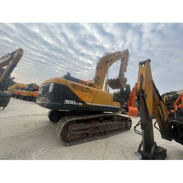 2023 Hyundai R300LC-9S-41668837
