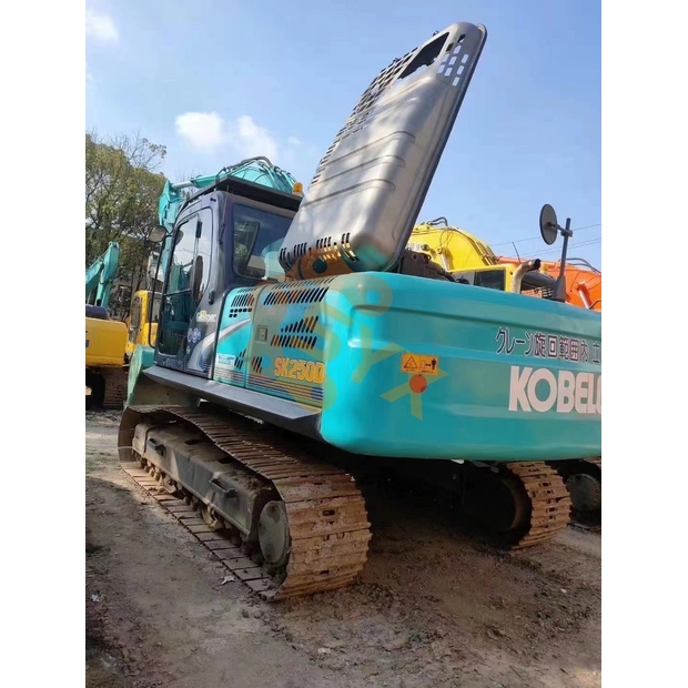 2021 كوبيلكو SK250-41669202