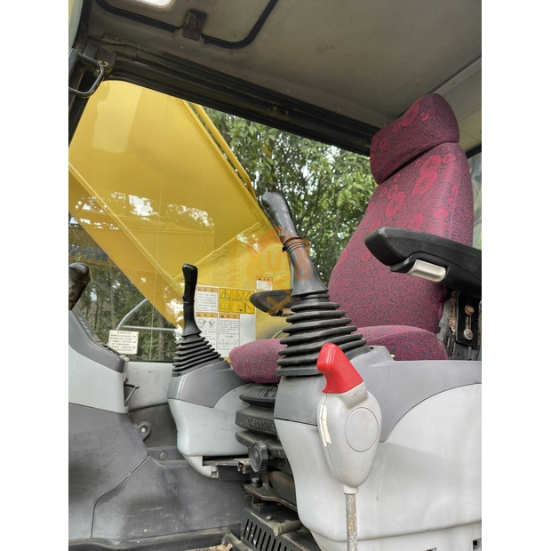 2022 Komatsu PC220-41690373