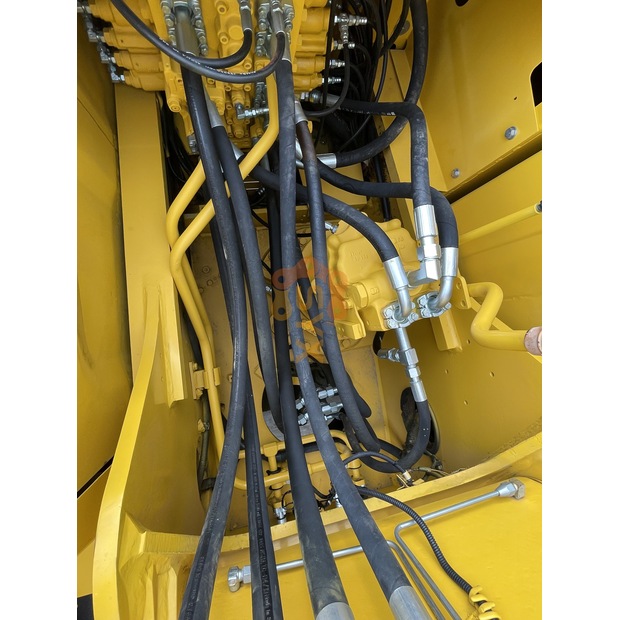 2022 Komatsu PC220-8-41690394