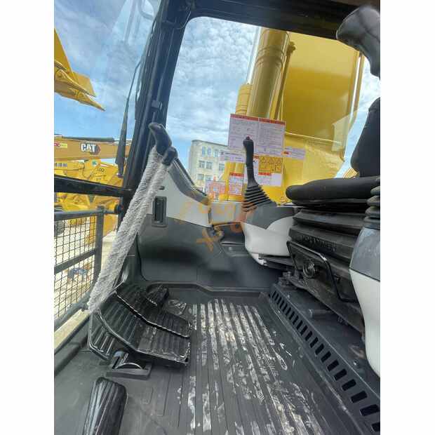 2021 Komatsu PC220-41690483