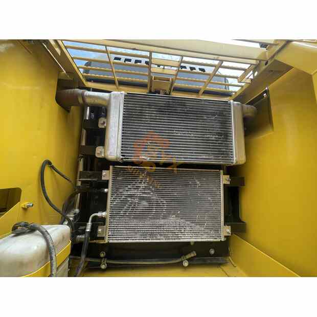 2021 Komatsu PC220-41690485