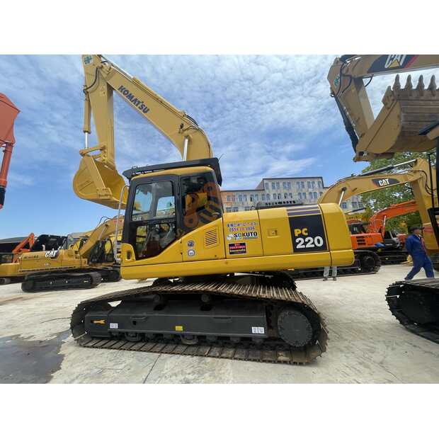 2021 Komatsu PC220-41690486