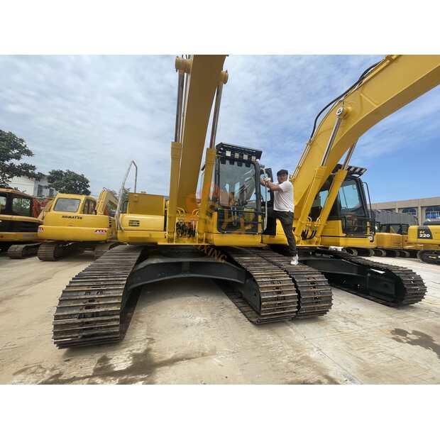 2021 Komatsu PC220-41690489