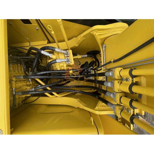 2021 Komatsu PC220-41690491