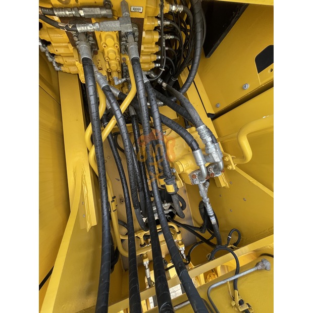 2022 Komatsu PC220-8-41690509