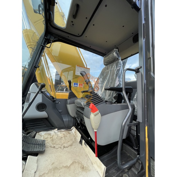 2022 Komatsu PC220-8-41690511