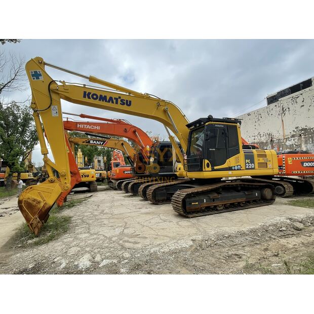 2023 Komatsu PC220-8-41690525