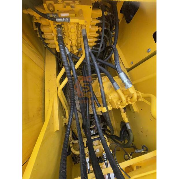 2022 Komatsu PC220-8-41690565
