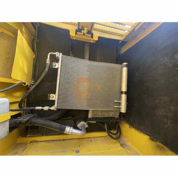 2023 Komatsu PC220-8-41690576