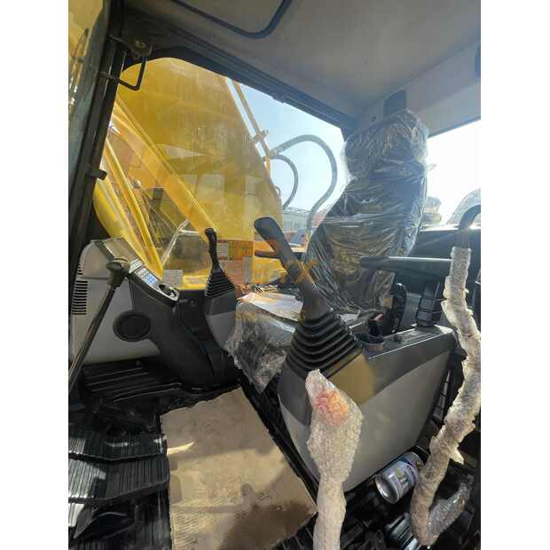 2023 Komatsu PC220-8-41690580